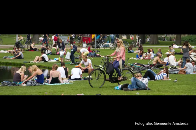 Geniet van de zon én een schoon park: zo helpt u mee