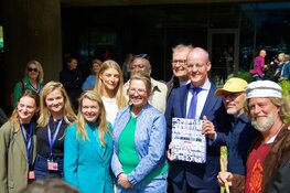 Tentoonstelling in de binnentuin van De Nederlandse Bank ter ere van 750-jarig bestaan van Amsterdam.
