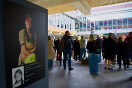 Tentoonstelling in de binnentuin van De Nederlandse Bank ter ere van 750-jarig bestaan van Amsterdam.