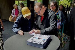 Tentoonstelling in de binnentuin van De Nederlandse Bank ter ere van 750-jarig bestaan van Amsterdam.