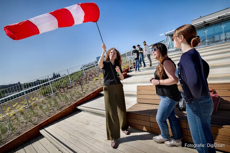Hoogste stadsplein van Nederland op het dak van NEMO Science Museum 23 mei open voor het publiek