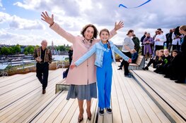 Vernieuwde dakplein NEMO Science Museum feestelijk geopend door de burgemeester Halsema