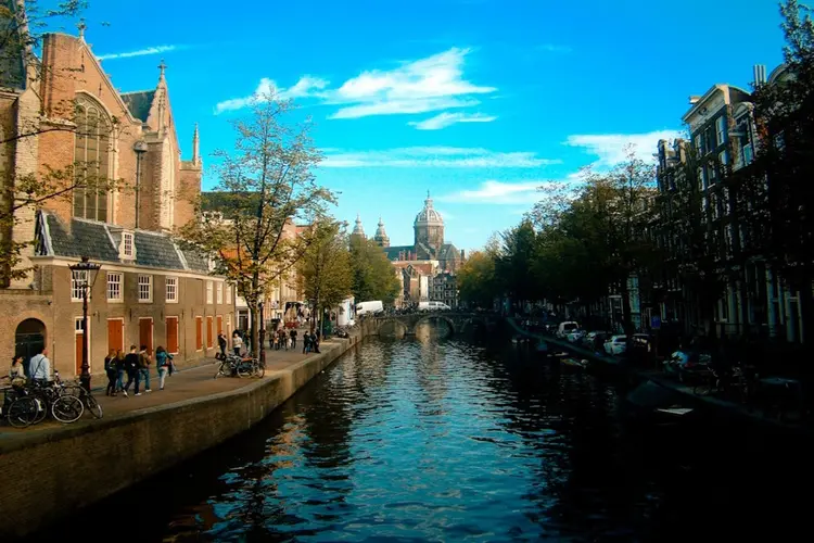 Amsterdammers lopen bewuster: comfortschoenen in opmars in de stad