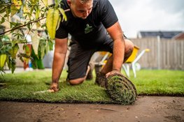 Graszodenkopen.nl blaast het ambacht nieuw leven in: “Wij brengen service terug in het gazon”