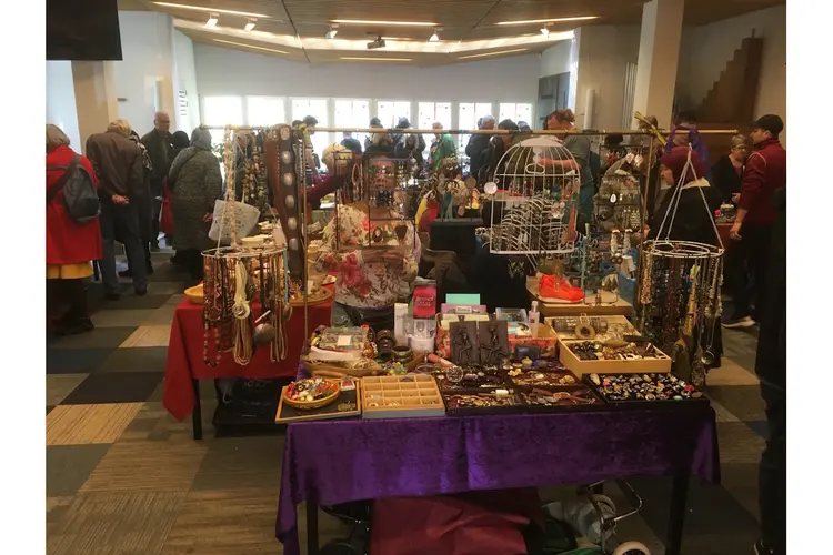 Op zaterdag 28 juni a.s. is weer een gezellige rommelmarkt in de Elthetokerk in Amsterdam Oost