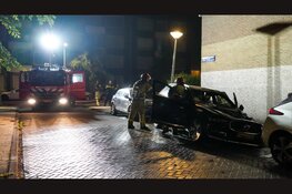 Auto door brand verwoest in West