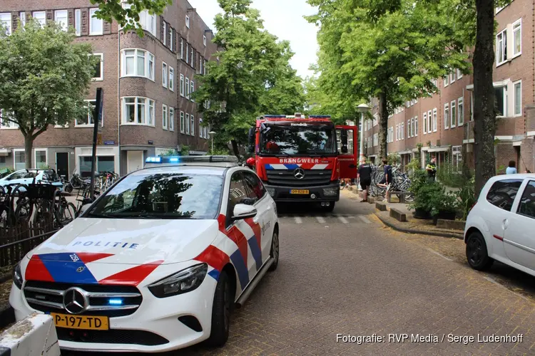 Brand op balkon van portiekflat in Amsterdam