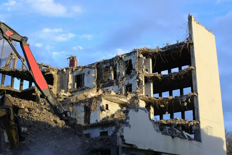 Deegen: Vertrouwd sloopbedrijf in Amsterdam voor renovatie, totaalsloop en asbestverwijdering