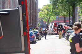 Meerdere mensen uit brandende woning gered door brandweer in Amsterdam
