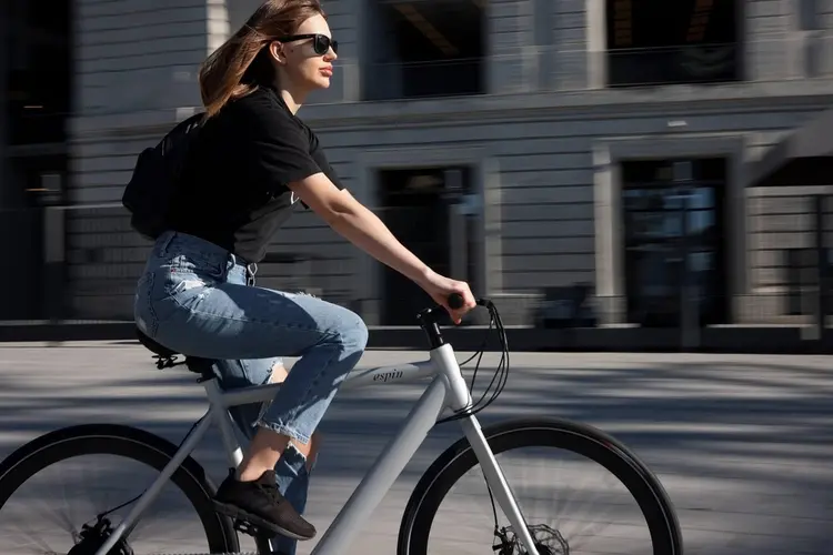 Elektrische fietsen veranderen het straatbeeld van Amsterdam