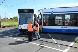 Twee trams en bestelbusje komen met elkaar in botsing in Amsterdam