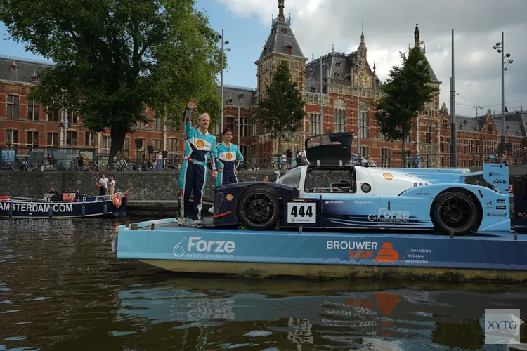 Hydrogen Horsepower op de Herengracht: Waterstofraceauto vaart op eigen waterstof door hartje Amsterdam