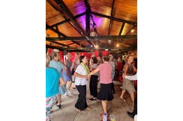 Gratis dansmiddag voor ouderen: swingen op muziek van toen bij De VerbroederIJ