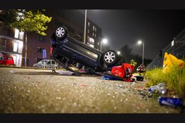 Auto over de kop bij eenzijdig ongeval