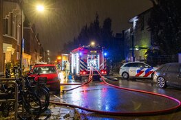 Vier personen door brandweer gered uit brandende woning in Amsterdam