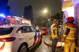 Vier personen door brandweer gered uit brandende woning in Amsterdam