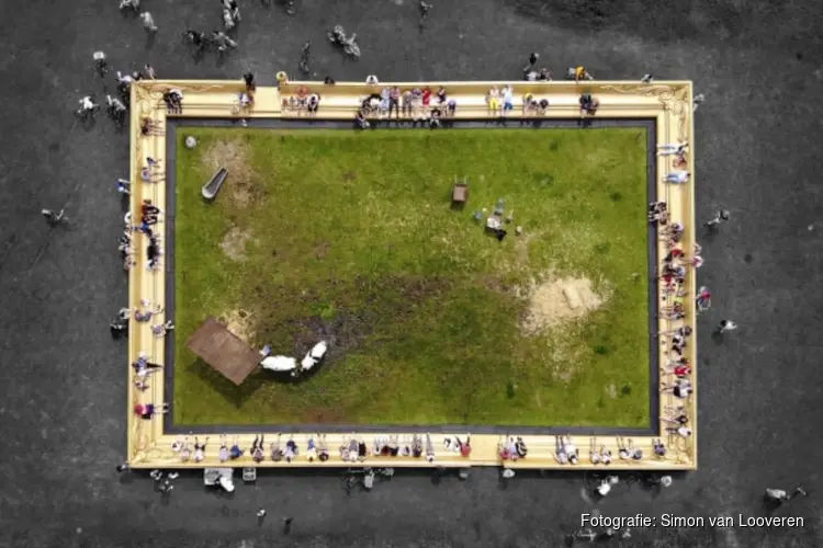Levend schilderij met grazende koeien verschijnt in stadspark