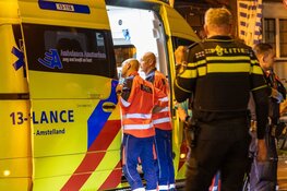 Man zwaargewond na mogelijke steekpartij in Amsterdam