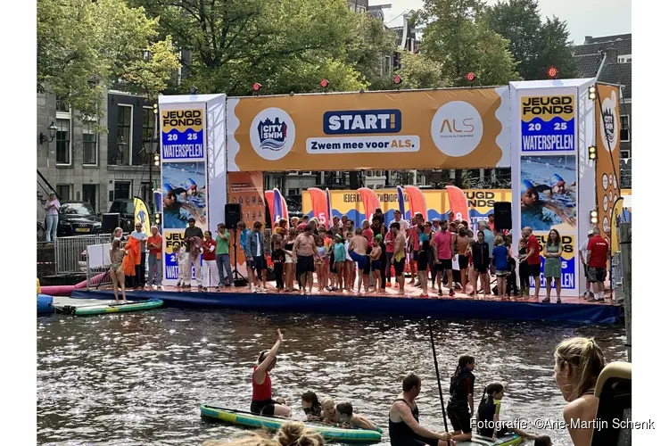Wereldrecord watertrappelen in de Keizersgracht
