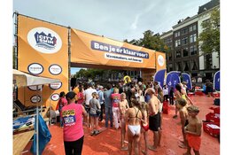 Wereldrecord watertrappelen in de Keizersgracht