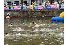 Wereldrecord watertrappelen in de Keizersgracht