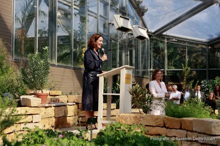 Burgemeester Femke Halsema opent nieuwe Klimatenkas Hortus Botanicus Amsterdam
