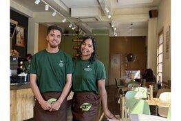 Bagelliefde vanaf de eerste hap: Sharon & Xerxes nemen Bagels & Beans Overtoom over