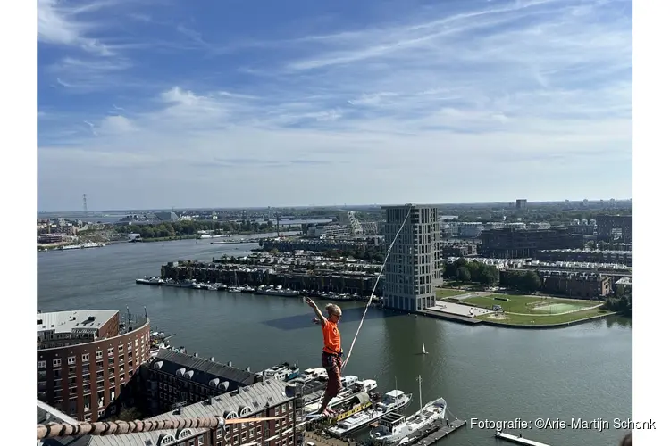 Highline verbindt torens en buurt in het Oostelijk Havengebied