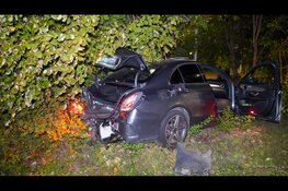 Veel schade na aanrijding tussen twee personenauto's