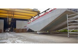 Volg een half miljoen kilo beton per boot van Friesland naar Zuidasdok