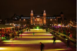 Iconische schaatsbaan op Museumplein keert terug van 8 November 2025 t/m 30 Januari 2026