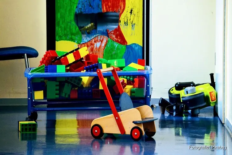 Amsterdam keert groei aantal kinderen dat niet naar school gaat met komst kinderopvang- en onderwijszorggroepen