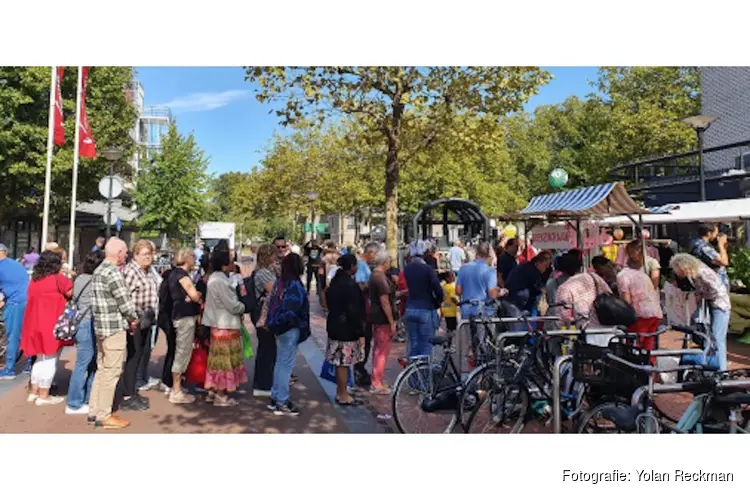 Huurders en woningcorporaties stonden vandaag zij aan zij in Den Haag om te protesteren tegen het volkshuisvestingsbeleid van de overheid