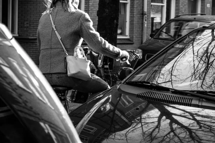 Wat Amsterdammers moeten weten bij het overschrijven van een auto