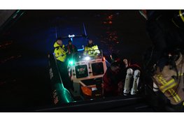 Bootje overvaren door binnenvaartschip, mogelijk meerdere vermisten