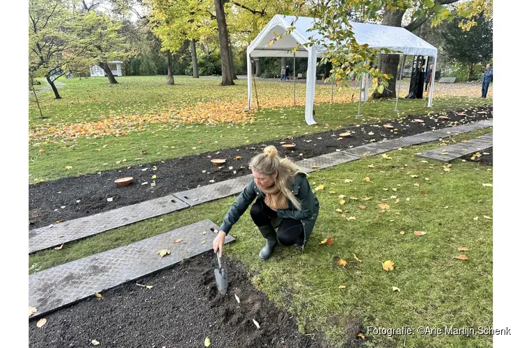 Veel belangstelling voor de Allerzielen Tuin in Amsterdam