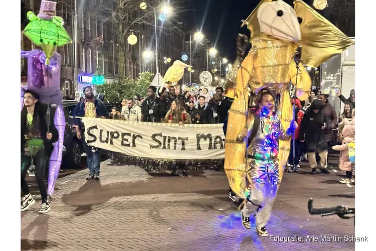 Super Sint Maarten verbindt Amsterdam-Oost met licht, muziek en warmte