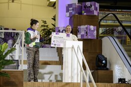 WTC Amsterdam Sleep Out op Zuidplein: vijftig mensen slapen buiten om aandacht te vragen voor dakloosheid