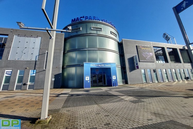 Ajax Vrouwen compleet afgedroogd door PEC Zwolle