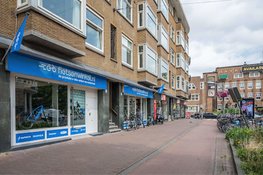 Steeds meer Amsterdammers verruilen de tram of auto voor een elektrische fiets