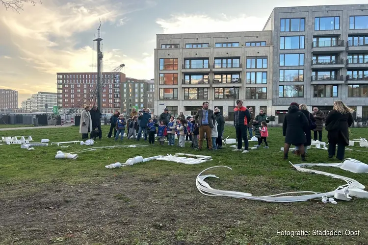 Afgedankt materiaal krijgt nieuwe glans tijdens opening kunstproject in het Bella Vistapark