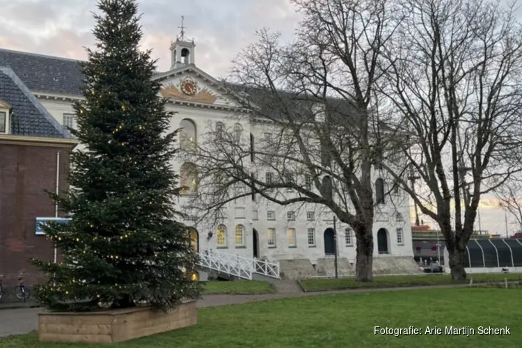 Kerstboom op het Marineterrein brengt licht en verbinding