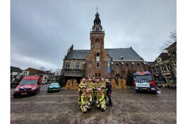 De brandweer wenst inwoners Veilige Feestdagen met kersthanger over 112 en het geen spoed-nummer
