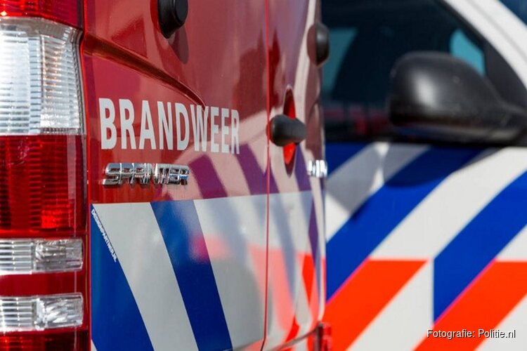 Autobrand in Amsterdam-Noord leidt tot woningbrand