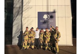 DoubleTree by Hilton Amsterdam Centraal Station zorgt voor een warm kerstgevoel bij lokale helden en mensen in nood
