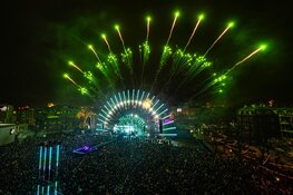 Ruim 80.000 bezoekers beleven een Nederlands Times Square-moment met Electric Fireworks en Electric Fireworks Junior op het Museumplein in Amsterdam