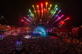 Ruim 80.000 bezoekers beleven een Nederlands Times Square-moment met Electric Fireworks en Electric Fireworks Junior op het Museumplein in Amsterdam