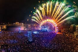 Ruim 80.000 bezoekers beleven een Nederlands Times Square-moment met Electric Fireworks en Electric Fireworks Junior op het Museumplein in Amsterdam