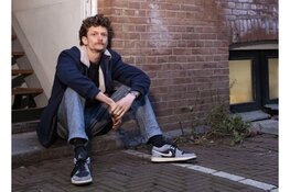 Journalistieke theatervoorstelling over de vastgelopen sociale huursector in Amsterdam