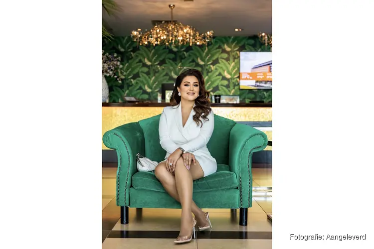 Arezoo mocht zelf niet studeren, maar reikt nu 200 diploma’s uit